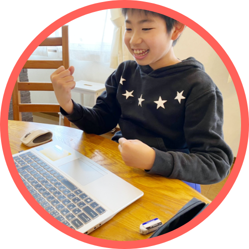 面白いゲームを作って遊びながら学べる!